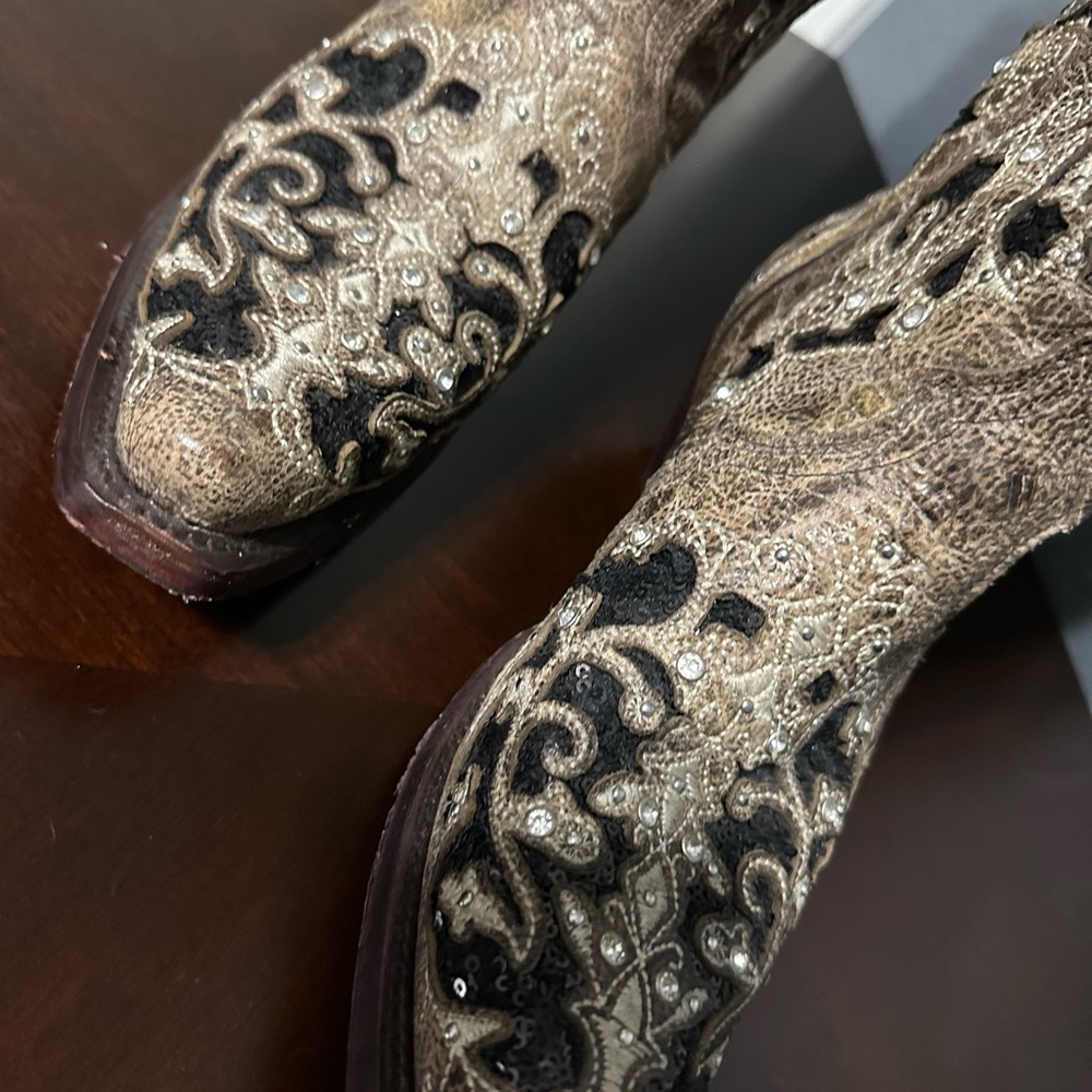 Corral Black and Tan Embroidered Boots - Picture 9 of 11